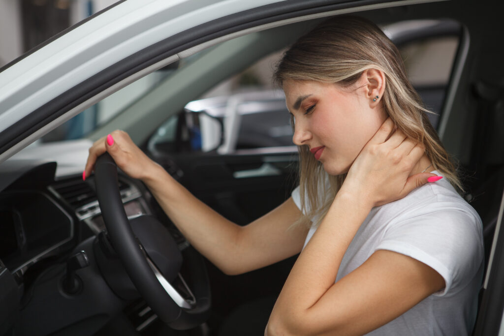 woman suffering from whiplash and shoulder injury from her seat belt, seat belt injury lawsuit theme