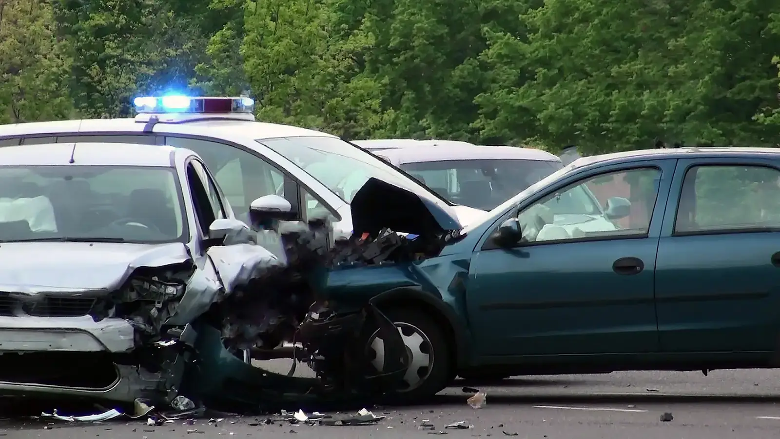 bad car accident in virginia where a blue car t boned another in an intersection
